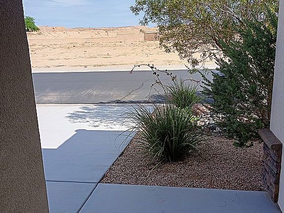 Lot in front proposed Park?