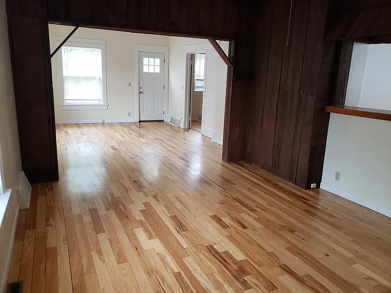 507 W Buttles St — Photo 7