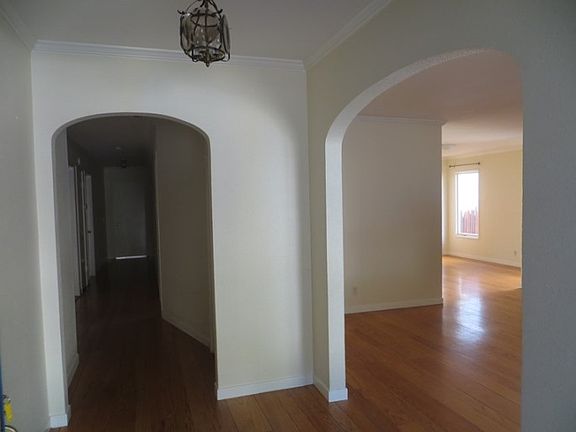 2nd image of 1648 Eaton Ave
