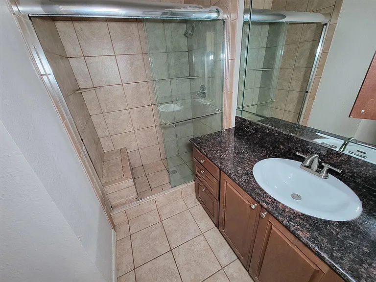 2255 Braeswood Park Dr #259 — Photo 29