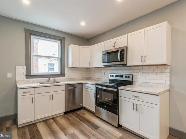 931 Carver St, Philadelphia, PA 19124