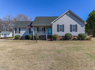 202 Starcrest Dr, Pikeville, NC 27863