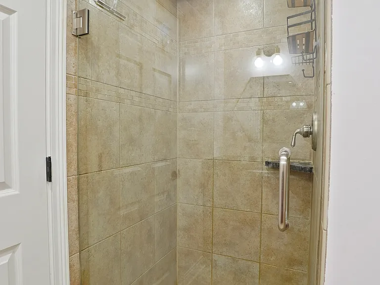 8814 Northcote Ave — Photo 14