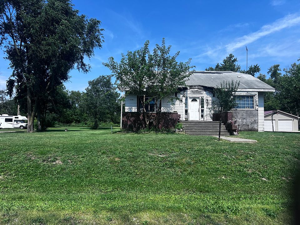 1st image of 211 W 1st St S
