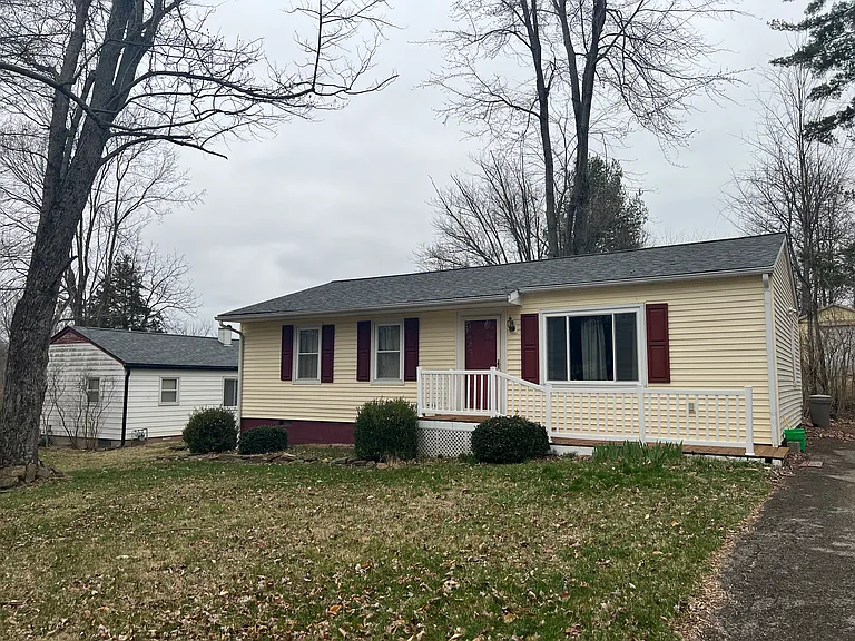 214 W Chester Dr — Photo 1