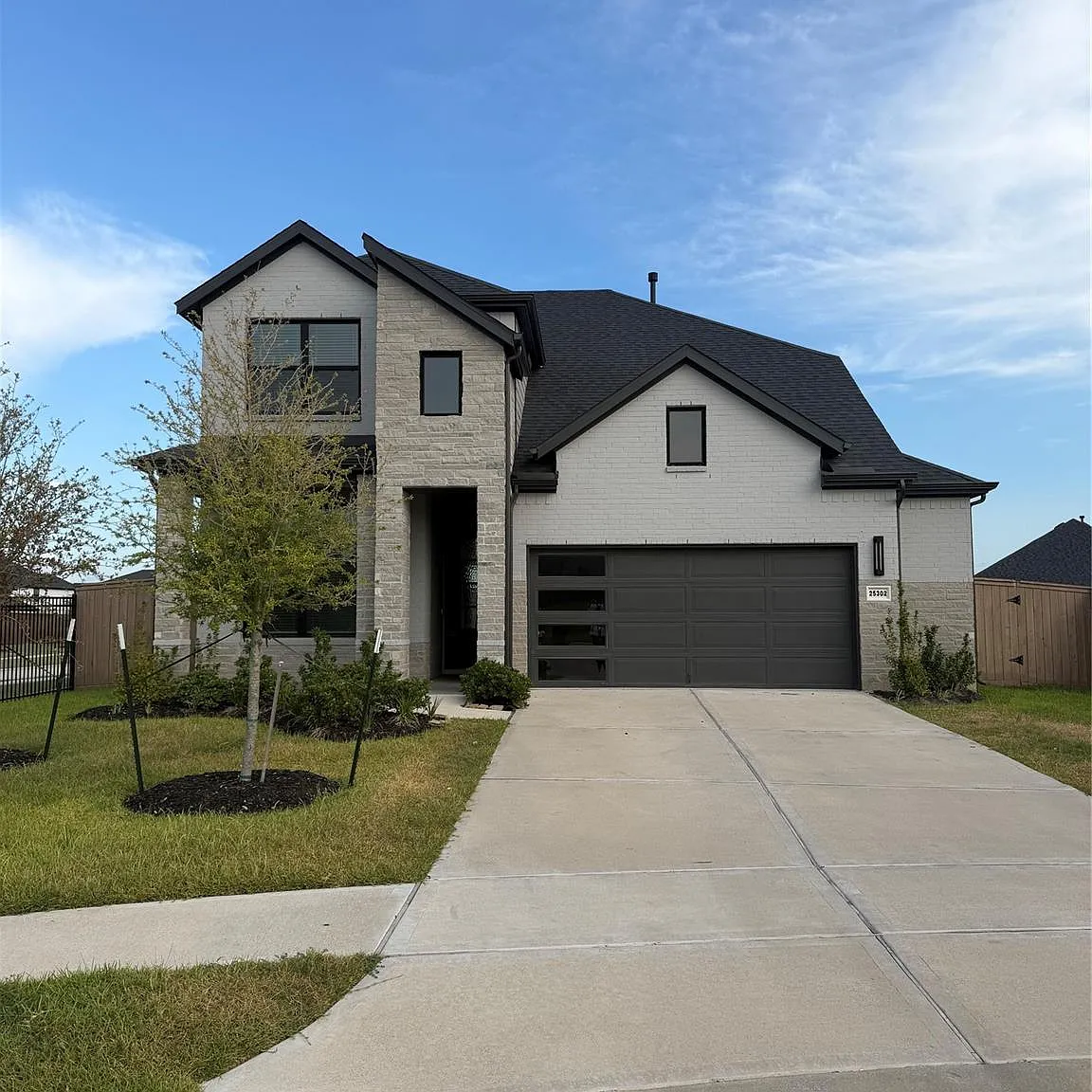 5 bed, 3.0 bath, 2348 sqft, $3,100 — Photo 4