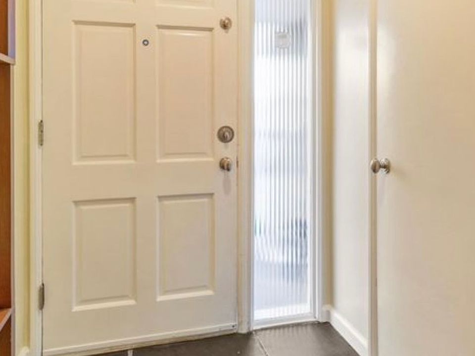 1st image of 2759 Veteran Ave