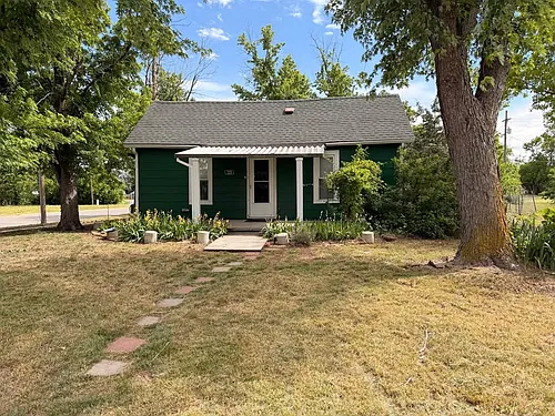 229 E Osborne St Photo 1