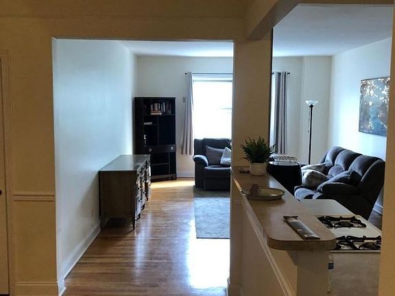 3rd image of 287 Bloomfield Ave APT 2