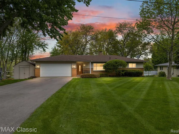 804 Bonita Dr, White Lake, MI 48383