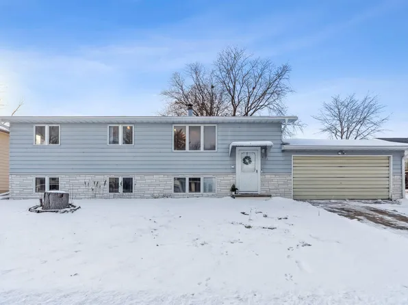 412 Hughes Dr, Waterloo, IA 50701