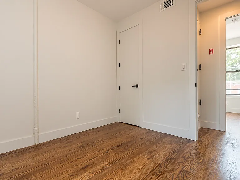 663 Hancock St #9 — Photo 13