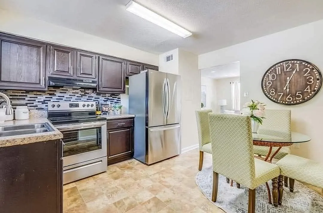 2 bed, 900 sqft, $1,350 — Photo 2