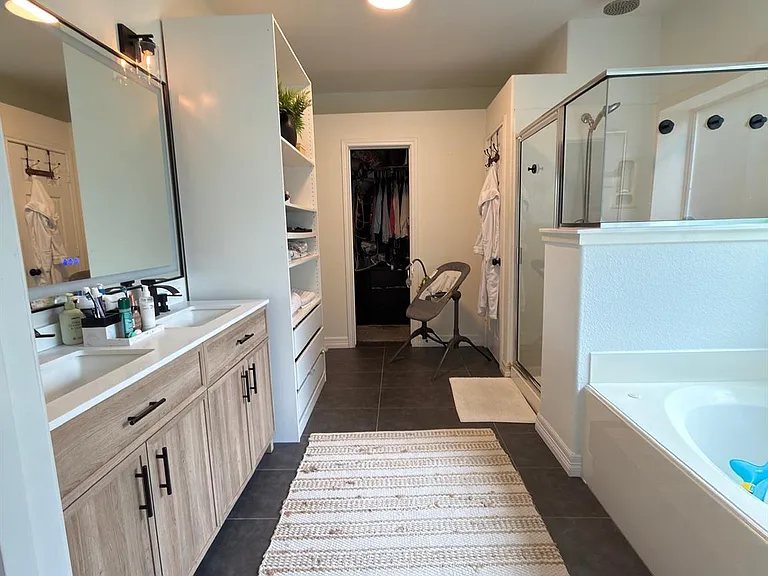16927 Locust Springs Dr — Photo 14