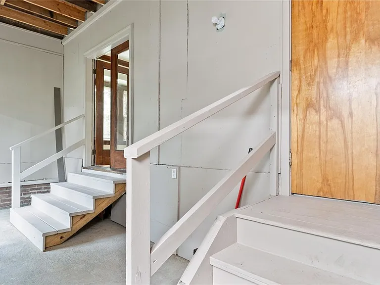 19 Genesee Park Blvd — Photo 30