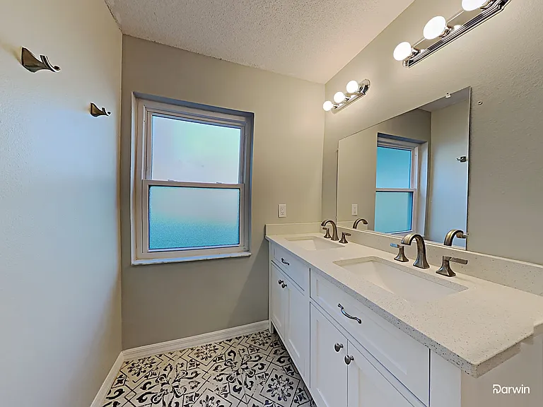 10628 Crescendo Loop — Photo 13