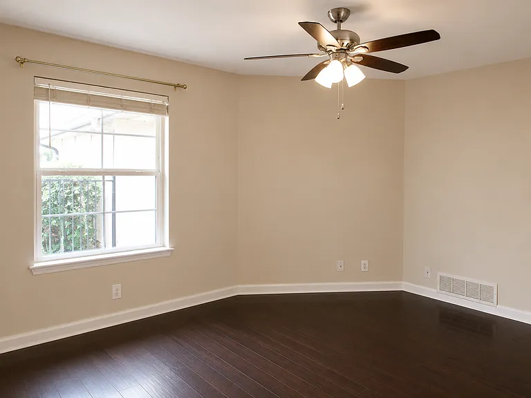 126 Hollyhill Ln #126 — Photo 13