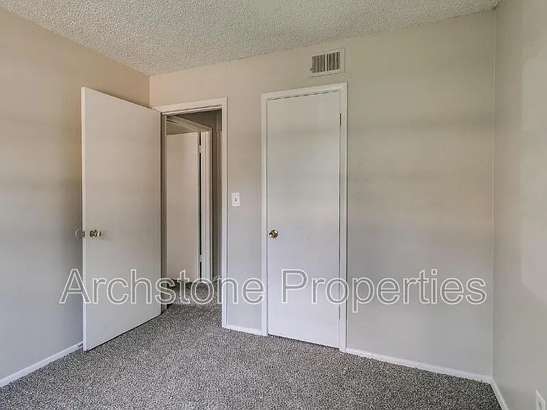 2305 Mustang St — Photo 30