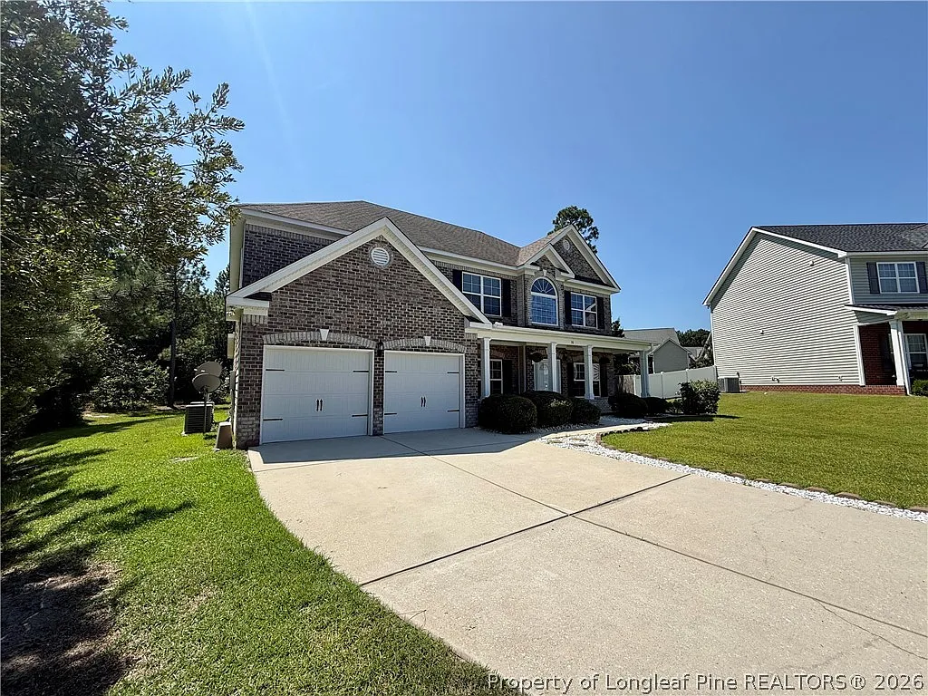 4 bed, 3.0 bath, 2858 sqft, $2,300 — Photo 4