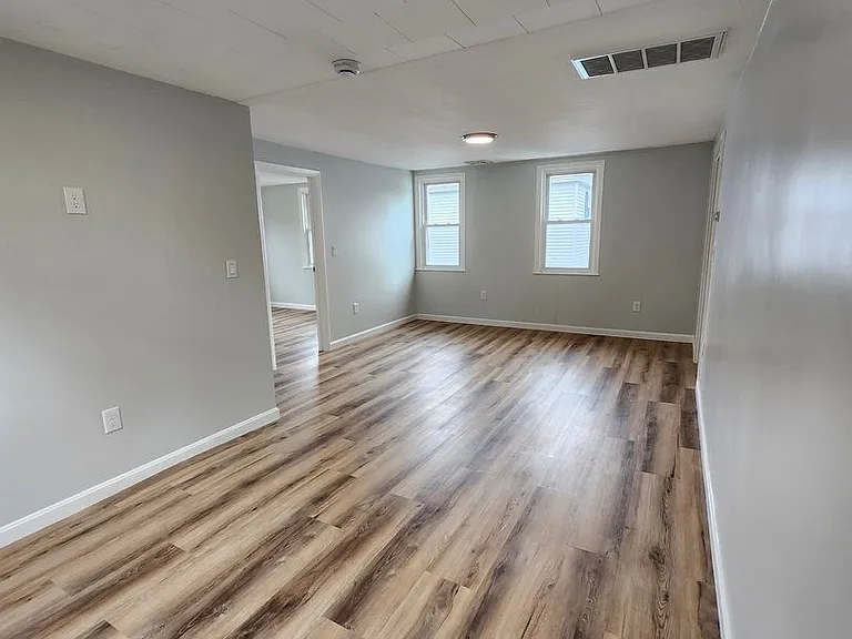 63 Main St — Photo 5