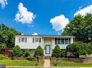 908 Lake Ln, Pennsburg, PA 18073