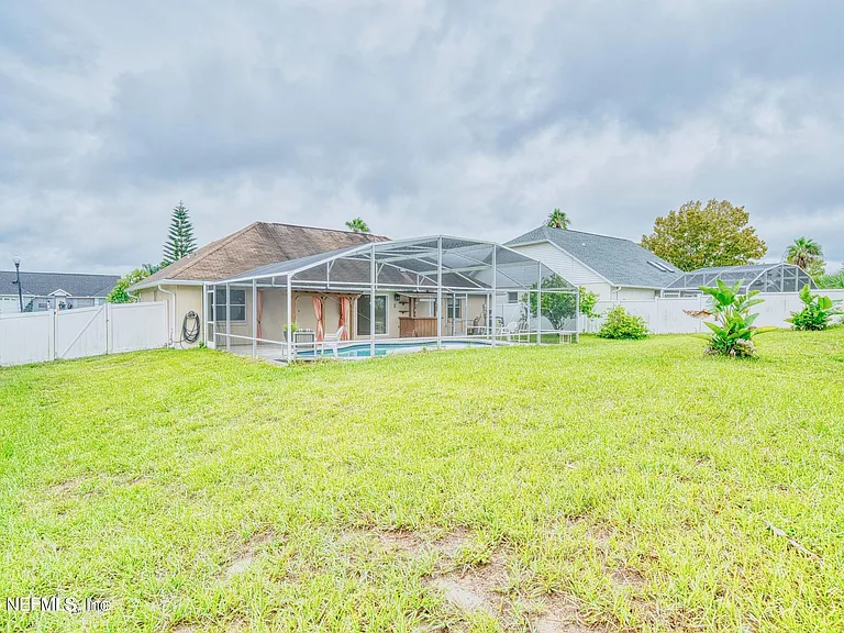 5628 Loma Vista Dr W — Photo 8