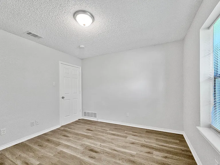 308 Floyd St — Photo 9