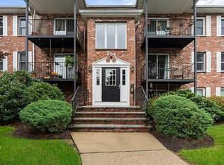 354 Neponset St APT M, Canton, MA 02021