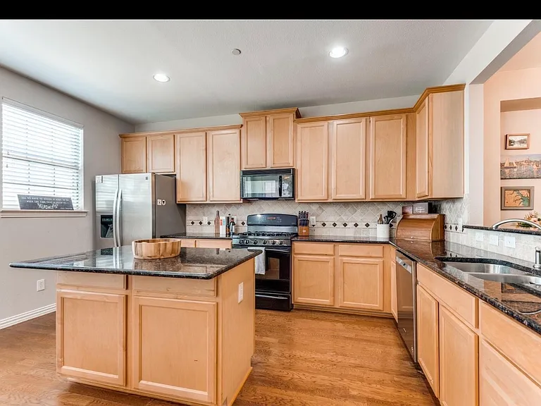 1421 Fox Run Dr — Photo 13