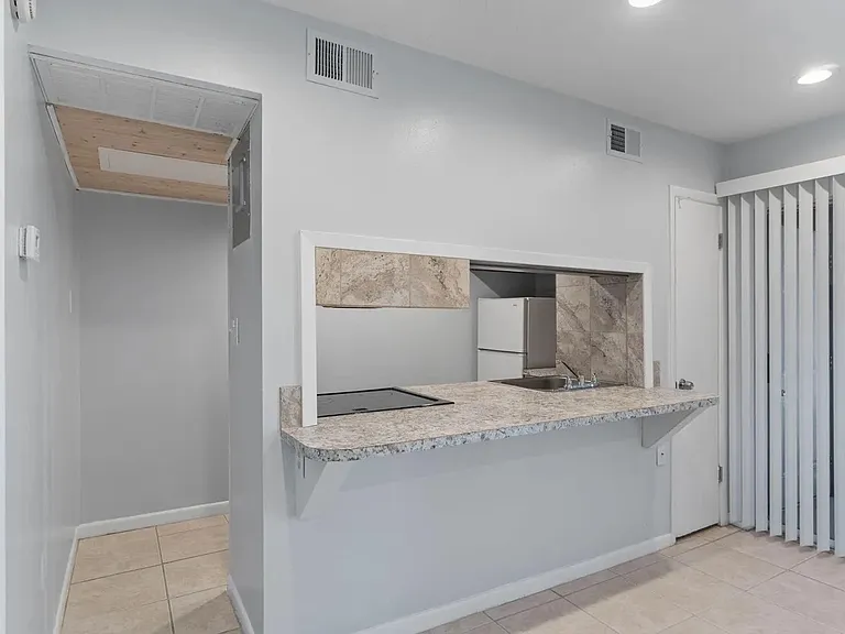 408 Marshall Ct NW #5 — Photo 12