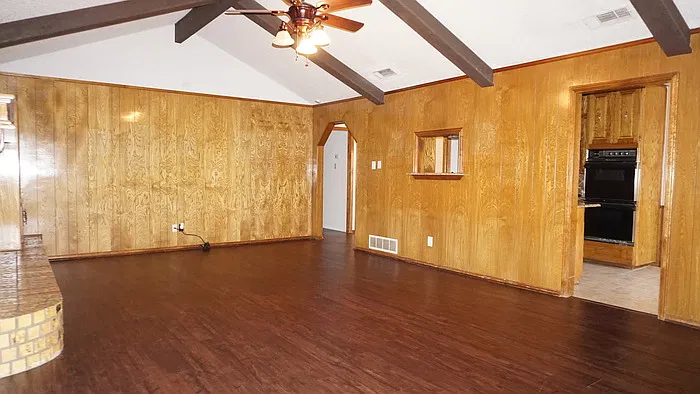 3 bed, 2.0 bath, 1904 sqft, $2,485 — Photo 3