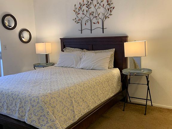 4th image of 2309 E 17th St #401