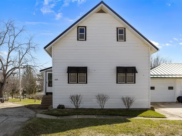 205 Ely St, Walker, IA 52352