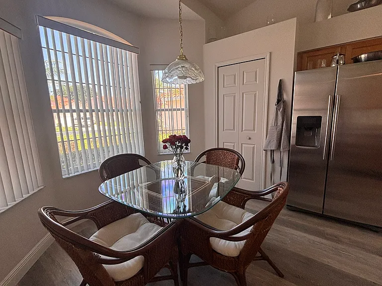 399 Renaissance Ave — Photo 12