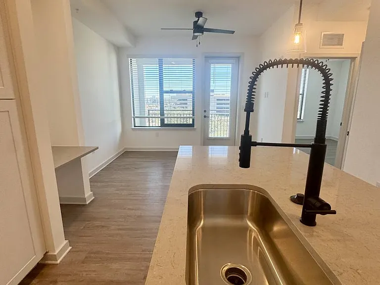 203 W Oak Ave — Photo 13