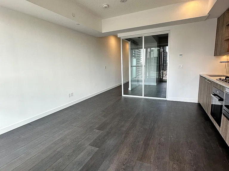 75 Billes Hts #640 — Photo 4