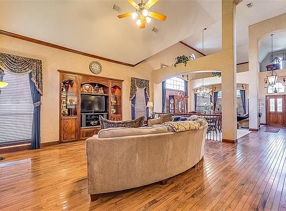 3rd image of 11773 Chaucer Dr