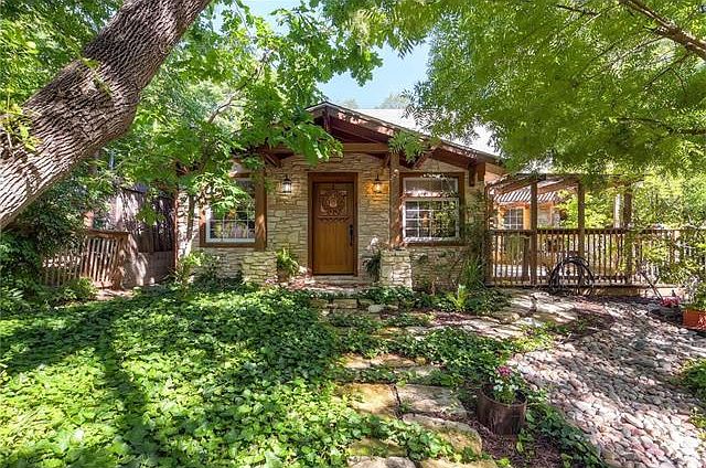 1st image of 2207 Alta Vista Ave