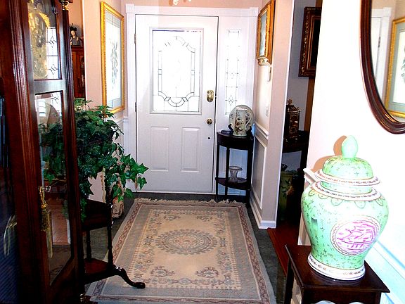 Beautiful foyer - welcome!