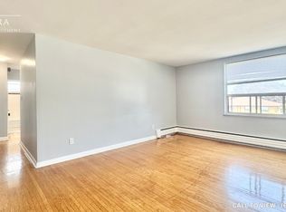 3 Hartham Pl #10, North York, ON M3K 1P2