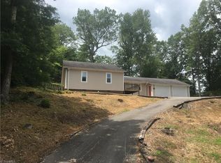 335 Robin Rd, Mount Airy, NC 27030