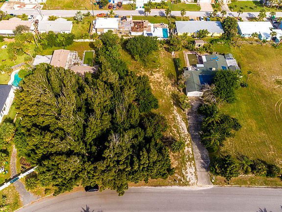 3rd image of 124 E Coral Way