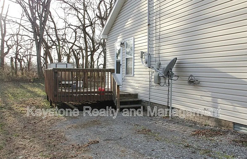 3 bed, 1.5 bath, 980 sqft, $1,195 — Photo 2