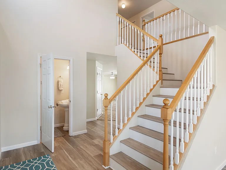 9104 Jersey Dr — Photo 4