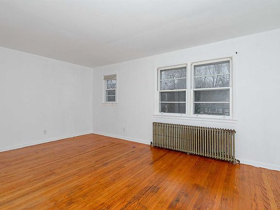 5th image of 17 College Ave Floor 2