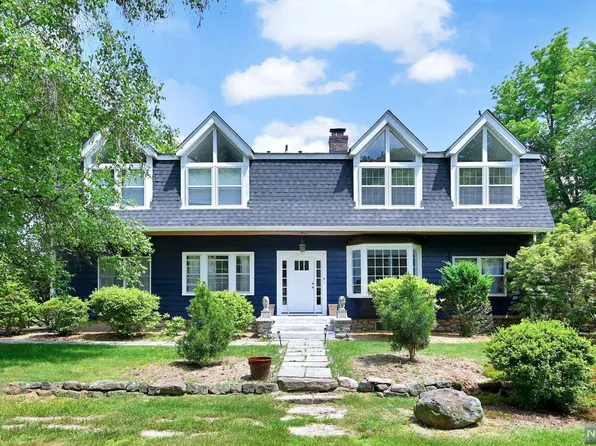 20 Werimus Rd, Woodcliff Lake, NJ 07677