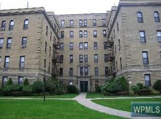 43 Calton Rd APT 6E, New Rochelle, NY 10804