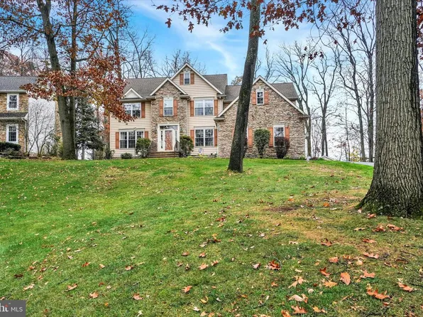 138 W Crestlyn Dr, York, PA 17402