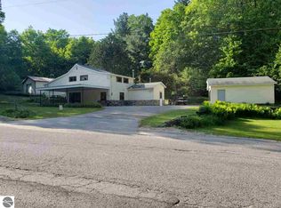 7414 Walker St, Benzonia, MI 49616