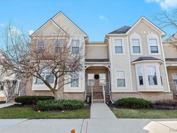 7208 Heron Hills Dr, Walled Lake, MI 48390